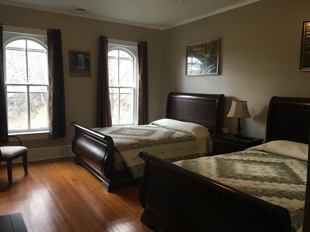 Cook Mansion Bed & Breakfastモンツアー・フォールズ エクステリア 写真