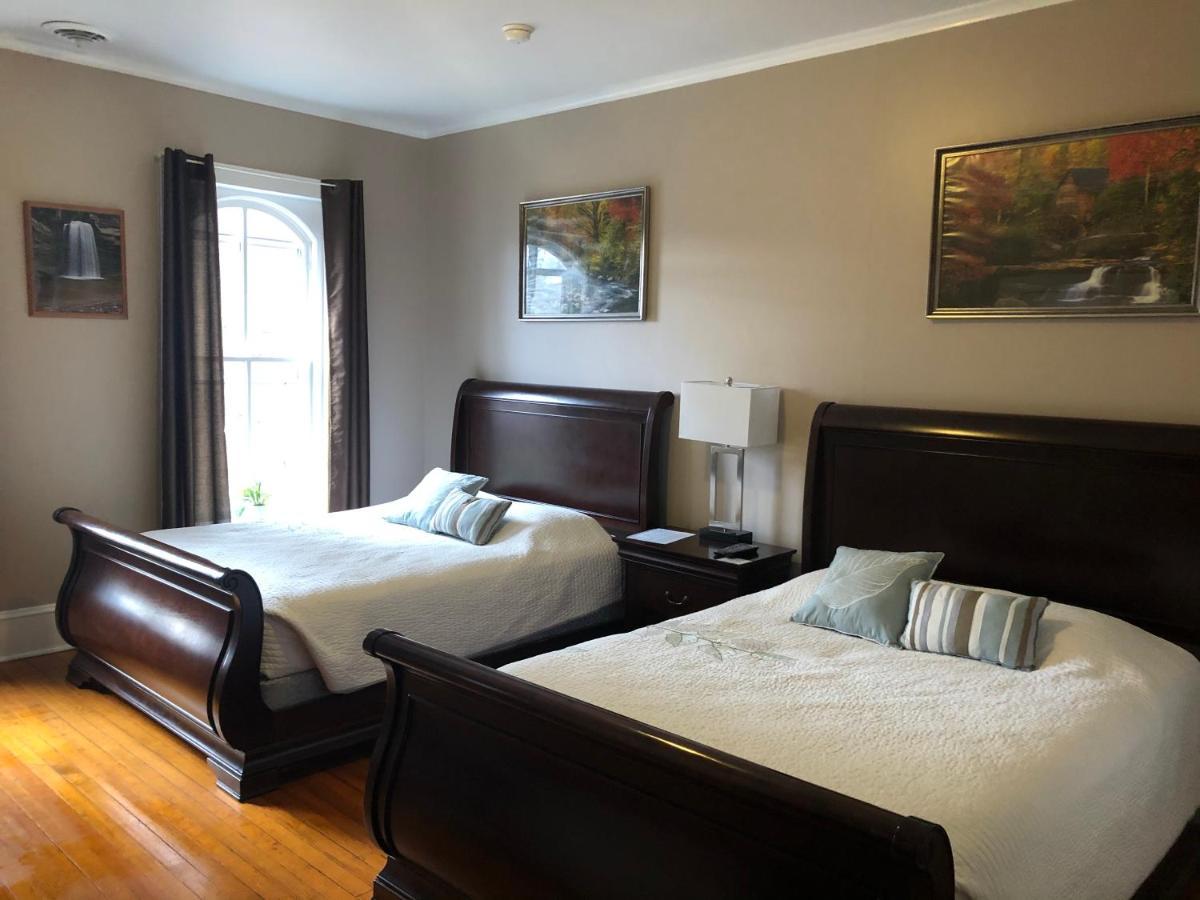 Cook Mansion Bed & Breakfastモンツアー・フォールズ エクステリア 写真