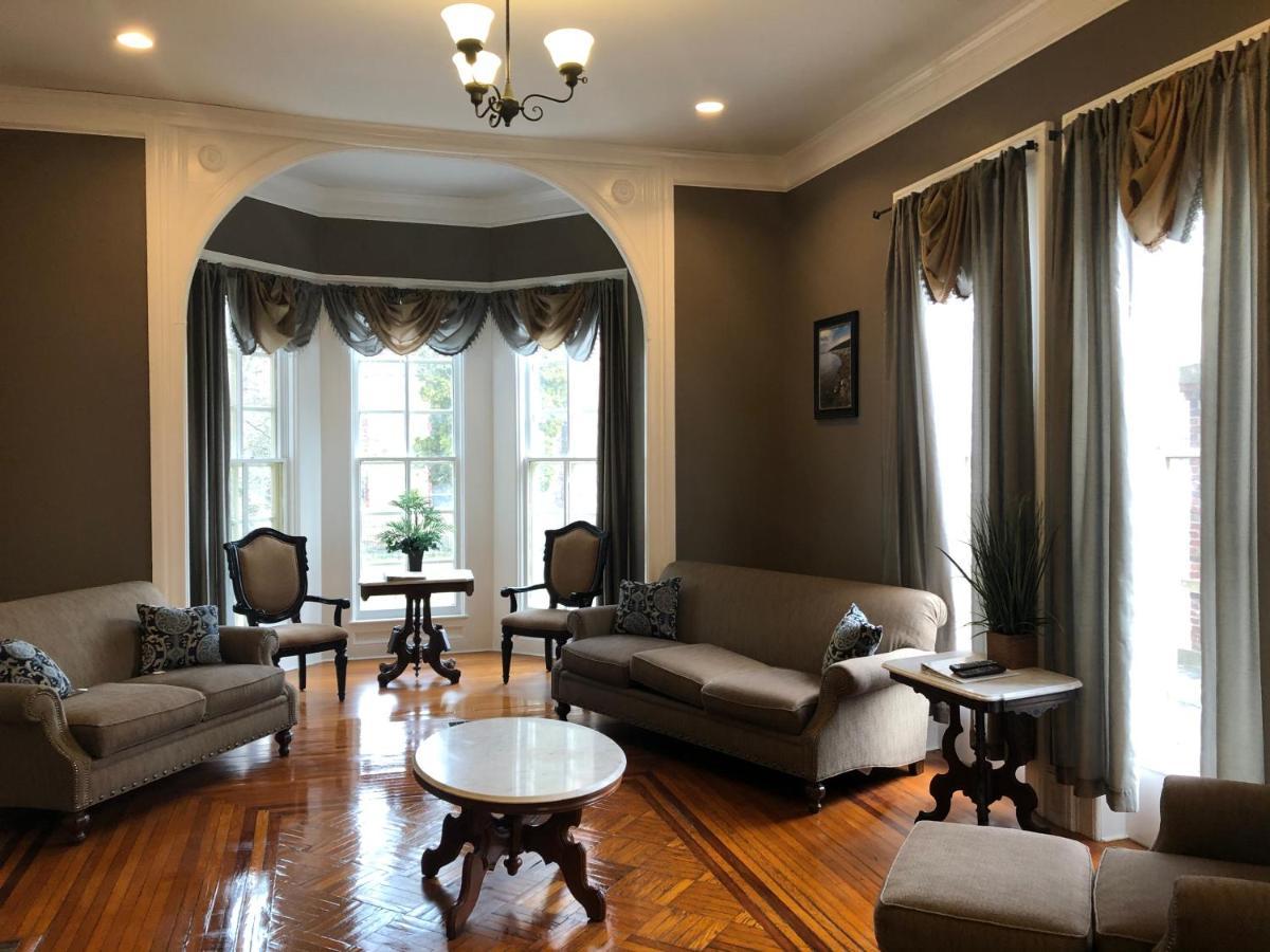 Cook Mansion Bed & Breakfastモンツアー・フォールズ エクステリア 写真